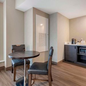 One-Bedroom King Suite