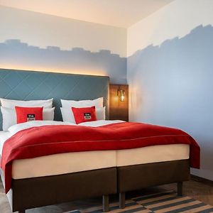 Standard Queen Room Disability Access