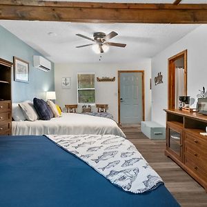 Private Bathroom Quadruple Room