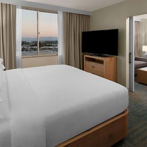 Deluxe  One-Bedroom Tower King Suite Mobility or hearing accessible