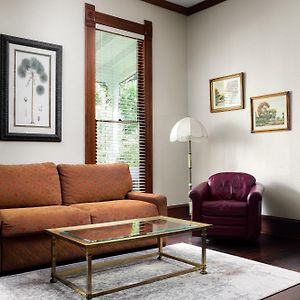 Queen Suite