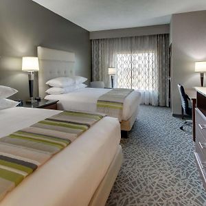 Deluxe  Queen Room Hearing accessible
