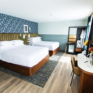 Luxury Queen Suite