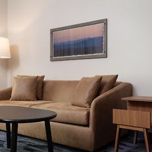 Queen Suite Hearing accessible