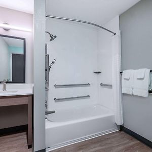Queen Room Mobility accessible