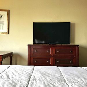 Queen Room Mobility accessible