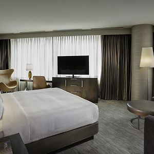 Deluxe Corner Room