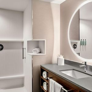 Upper Floors Queen Room
