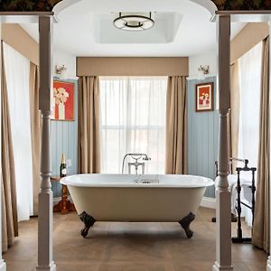 Luxury King Suite