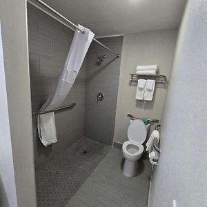 Queen Room Mobility accessible
