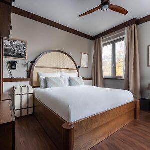 Medium King Room