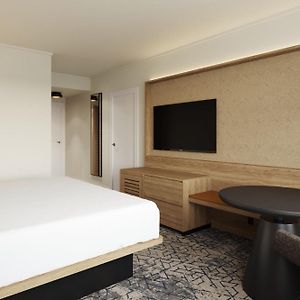 Club Level Queen Room