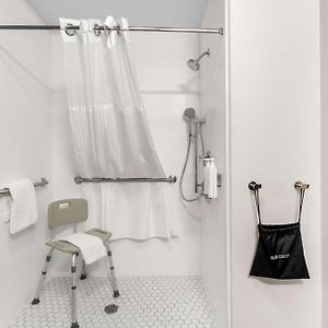King Room Mobility accessible