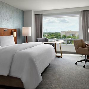 Tradition King Room Hearing accessible