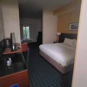King Room Non Smoking or Interior Corridor