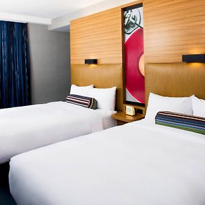 Queen Room Mobility or hearing accessible