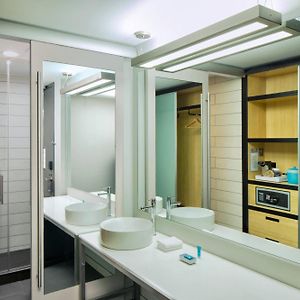 King Room Mobility or hearing accessible