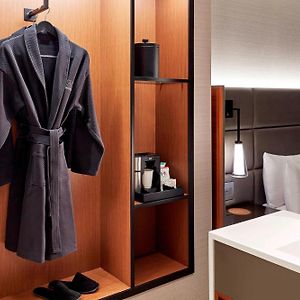 One-Bedroom King Suite