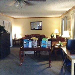 Country Inn & Suite
