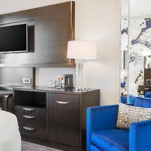 Lower Floors King Room Hearing accessible