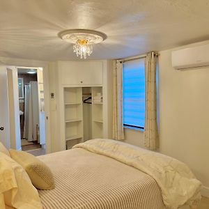 Private Cozy Guest Suite Near Hard Rock Guitar