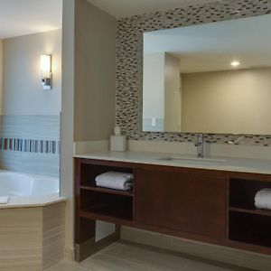 One-Bedroom King Suite