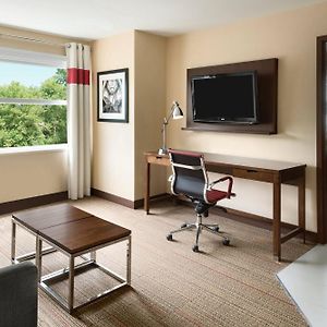 One-Bedroom Queen Suite