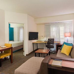 One-Bedroom Queen Suite