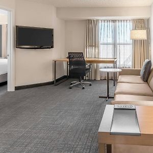 One-Bedroom Queen Suite