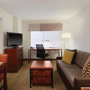 One-Bedroom Queen Suite