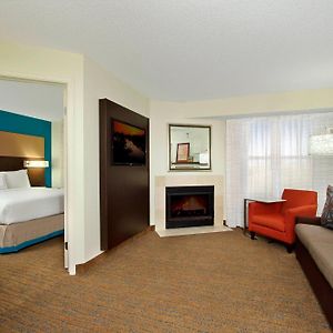 One-Bedroom Queen Suite