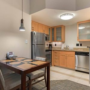 One-Bedroom King Suite