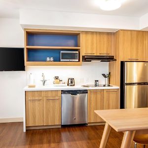 Queen Studio Mobility or hearing accessible