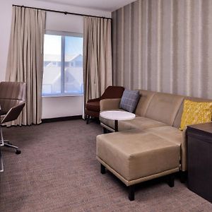 One-Bedroom Queen Suite