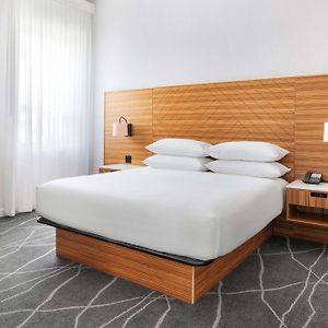 One-Bedroom King Suite