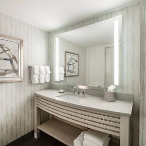 One-Bedroom King Suite