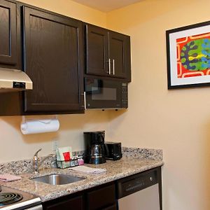 One-Bedroom Queen Suite