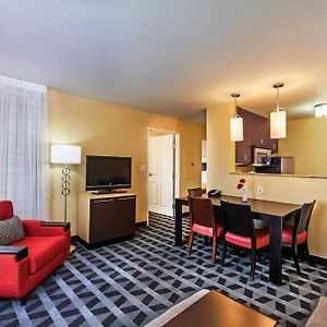 Two-Bedroom Queen Suite