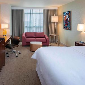 Tradition King Room Mobility or hearing accessible