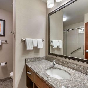 Deluxe Top floor Queen Room