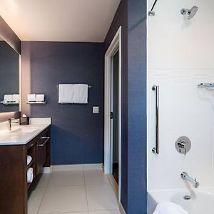 One-Bedroom Queen Suite