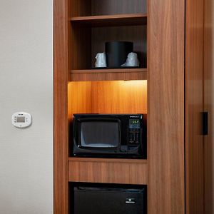 Standard Queen Room Hearing accessible