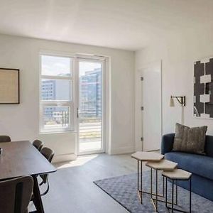 Deluxe One-Bedroom Apartment