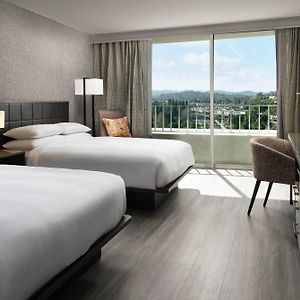 Deluxe Upper Floors Room