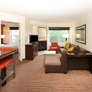 Two-Bedroom Queen Suite
