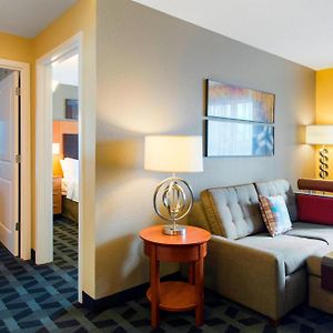 One-Bedroom Queen Suite
