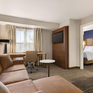 One-Bedroom Queen Suite