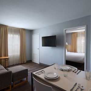 Two-Bedroom Queen Suite