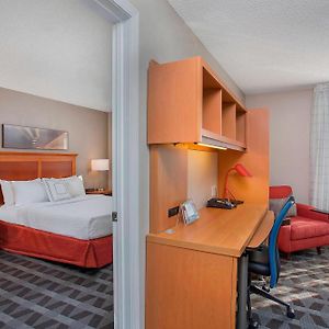 One-Bedroom Queen Suite
