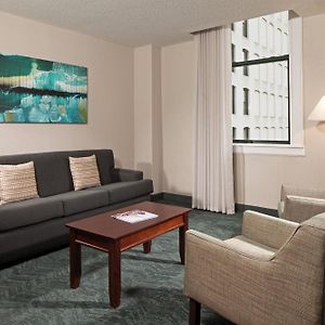 Deluxe One-Bedroom King Suite